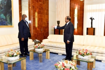 Audience: Paul Biya reçoit au Palais de l&#039;Unité un camerounais, émissaire du Président Burkinabé