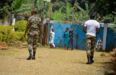 Pour une histoire de bières, quatre militaires tabassent un serveur au quartier Nsam à Yaoundé