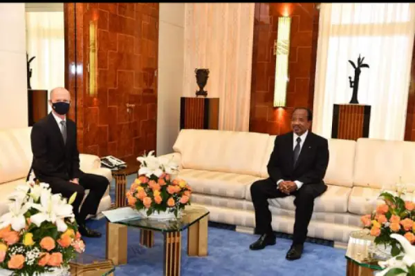 Révélations : Ce que Paul BIYA et Christophe Guilhou se sont dit au sujet de la modification de la Constitution