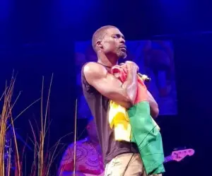 Pour Valsero, le débat sur la présence du drapeau ambazonien lors de son concert au Zénith est de la pure distraction