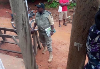 Corruption et escroquerie en bande organisée : Des agents de la Douane agissent impunément et narguent une camerounaise