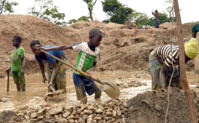 Cameroun : Le gouvernement interdit le travail des enfants dans les sites miniers