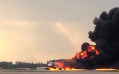 Russie : Plusieurs morts dans l&#039;atterrissage d&#039;urgence d&#039;un avion dévoré par les flammes à Moscou