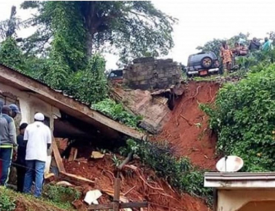 Trois morts dans l’effondrement d’un immeuble à Douala