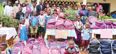 Rentrée scolaire 2019-2020 : Le secrétaire d’Etat auprès du Minedub fait un don de kits scolaires à 200 enfants déplacés