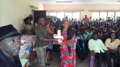 Rentrée scolaire 2019-2020 : L’honorable Fritz Ngeka Etoke paie la scolarité de 200 enfants à Tiko