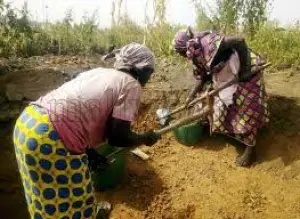 Mayo-Darlé : Les artisans exploitants des sables et graviers reçoivent du matériel d’exploitation