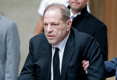 Procès d’Harvey Weinstein : Reconnu coupable de viol et d’agression sexuelle l’ex producteur encoure une peine de 25 ans de prison