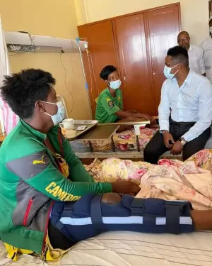 Le président de la Fecafoot Samuel Eto’o Fils s’est rendu au chevet des rescapés de la bousculade du stade olembe