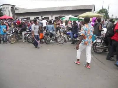 Douala: Benjamin Mboutou le Préfet interdit la circulation des motos-taxis à Bonapriso et Bonanjo