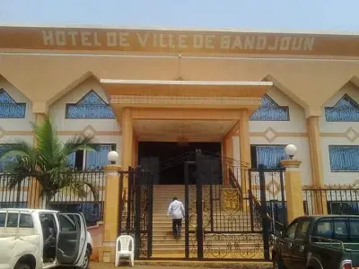 Hôtel de ville de Bandjoun : Fotso Victor rétrocède à l’Etat une infrastructure de plus de 04 milliards de Frs