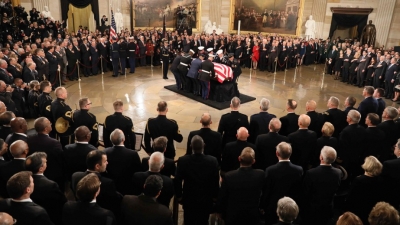 ETATS-UNIS: La dépouille de George Herbert Walker Bush exposée solennellement à Washington