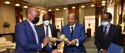 CAN 2021: le Chef de l’Etat Paul Biya a reçu le président de la Confédération africaine de football Patrice Motsepe