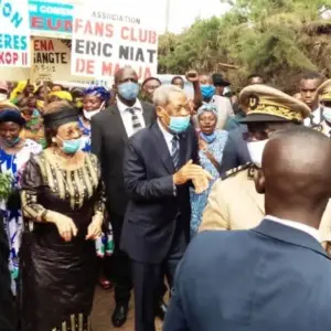 Le président du sénat Niat Njifenji fait venir une vingtaine de médecins spécialistes chinois à Bangangté