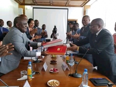 ENAM–CAMWATER : Les deux directeurs généraux ont signé un accord de partenariat lundi à Douala