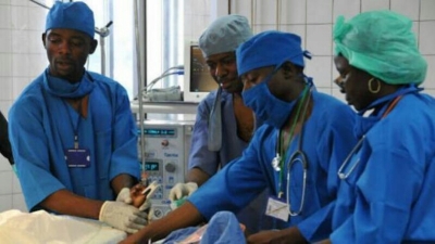 Baisse du salaire médecins fonctionnaires : L’Etat camerounais a-t-il simplement suspendu une prime perçue en double ?