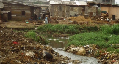 Prévention des Inondations : Le Maire de la Ville de Douala casse les maisons