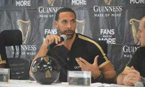 Premier League : Le légendaire Rio Ferdinand communie avec le public camerounais