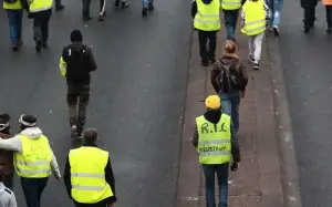 France : huit gilets jaunes poursuivis pour incendie de radars