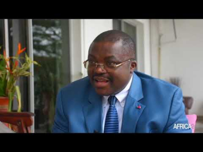 Douala : Le Gouverneur Samuel Dieudonné Ivaha Diboua annonce la découverte d’un vaste réseau de faux timbres fiscaux