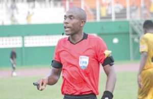 Football : La Caf suspend l’arbitre camerounais Max Effa Essouma II