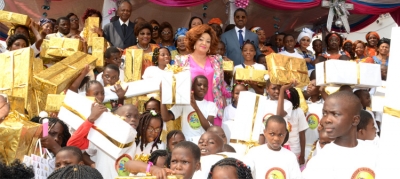 Noël 2018: Chantal Biya offre des cadeaux aux enfants du CHRACERH