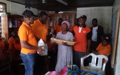 Œuvre sociale : Des dons remis aux personnes âgées à Douala