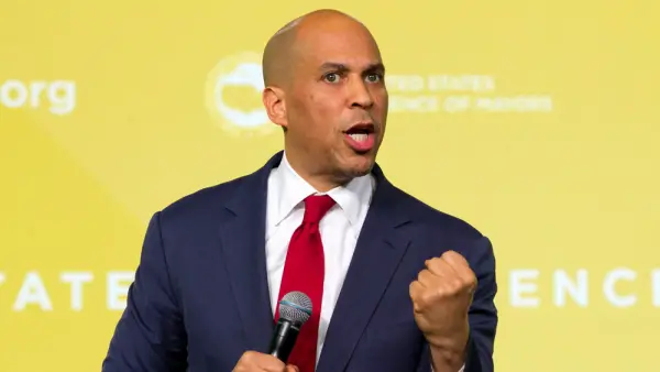 Etats-Unis : La Maison Blanche en ligne de mire, le sénateur noir Cory Booker se pose en rassembleur