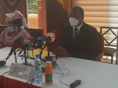 Le ministre Atanga Nji prescrit le vaccin anti Covid-19 au personnel de son département ministériel