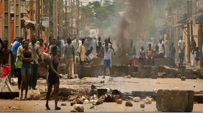 Togo: Les affrontements entre les forces de l’ordre et les partisans bloquent le processus électoral