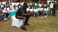 Humanitaire : Pascal Siakam apporte son soutien aux enfants démunis de la ville de Douala