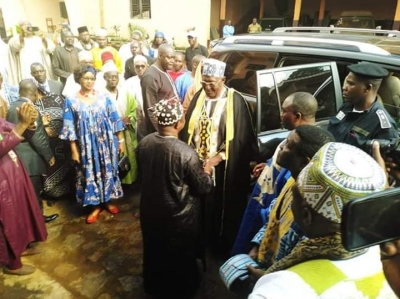 Drame de Gouaché : Le sultan Mbombo Njoya remet un million de francs CFA aux sinistrés