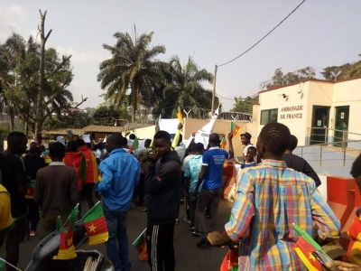 Incorrection du président français : Les Camerounais continuent d’exprimer leur colère