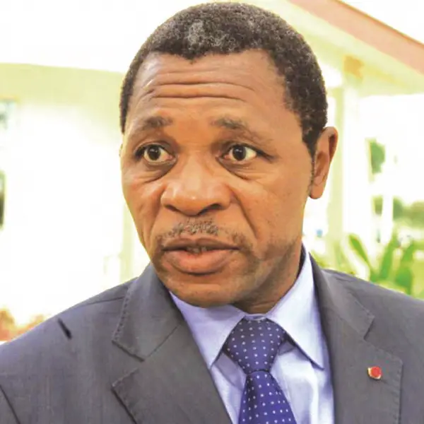 Le Ministre Paul Atanga NJI dirige une réunion de sécurité à Douala