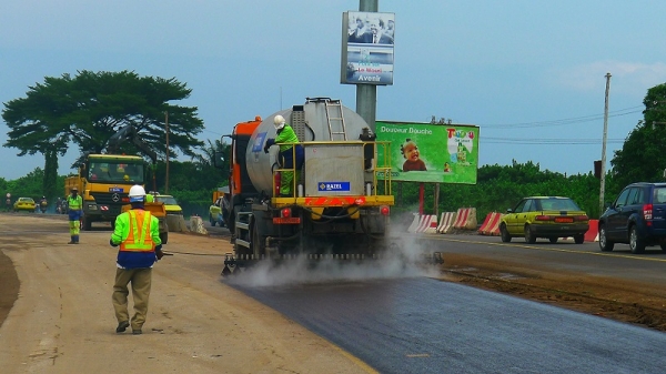 Travaux routiers : La deuxième phase des travaux d’aménagement de la pénétrante Est de Douala lancée