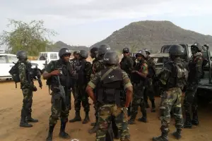 Forces armées : des annonces fortes après la visite d’inspection de Beti Assomo dans les régions anglophones