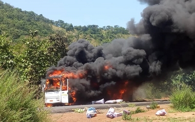 RDC : Des rebelles burundais incendient un bus de transport en commun sur la route Bukavu-Uvira