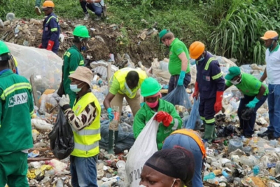 Ramassage des déchets plastiques : Red-plast et Sabc recrutent 850 jeunes bénévoles au Cameroun