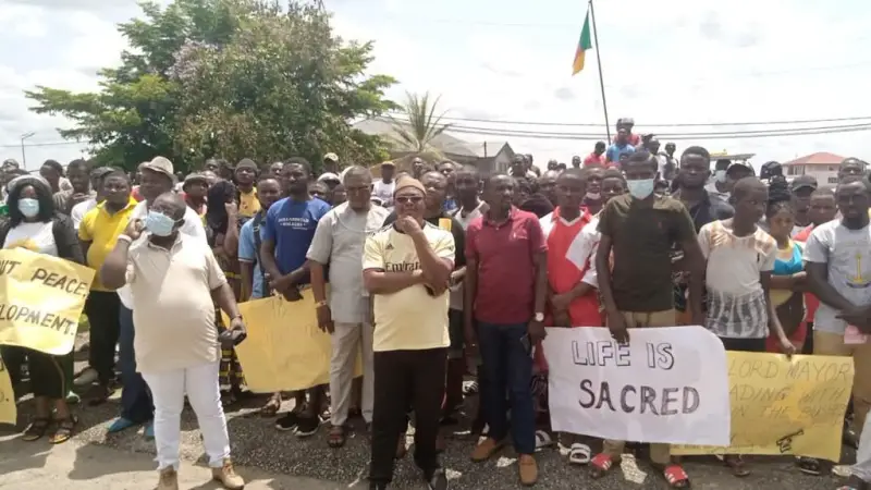 Sud-Ouest: après l’incendie de l’hôpital de district, les populations de Mamfe ont organisé une marche de protestation