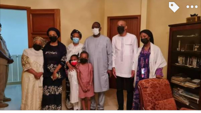 Sénégal: le président Macky Sall a rendu visite à la famille d’Ahmadou Ahidjo à Dakar