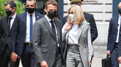 Le président Emmanuel Macron giflé par un homme dans le Sud de la France