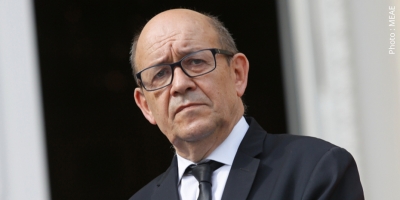 Jean-Yves Le Drian convoqué au Mali pour « atteintes aux biens publics »